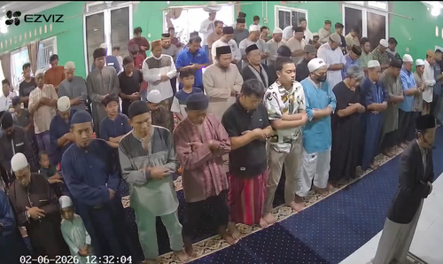 Sholat Jumat di Masjid Al-Amanah Taruma Jaya Bekasi